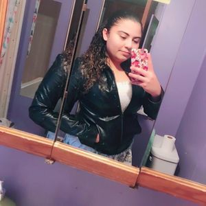 Meet your Posher, Janeth